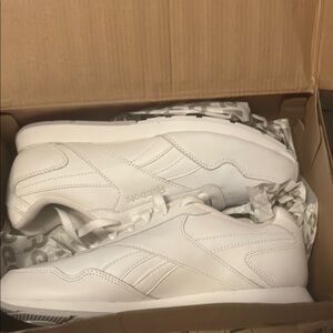 classic white reebok sneakers 8.5W